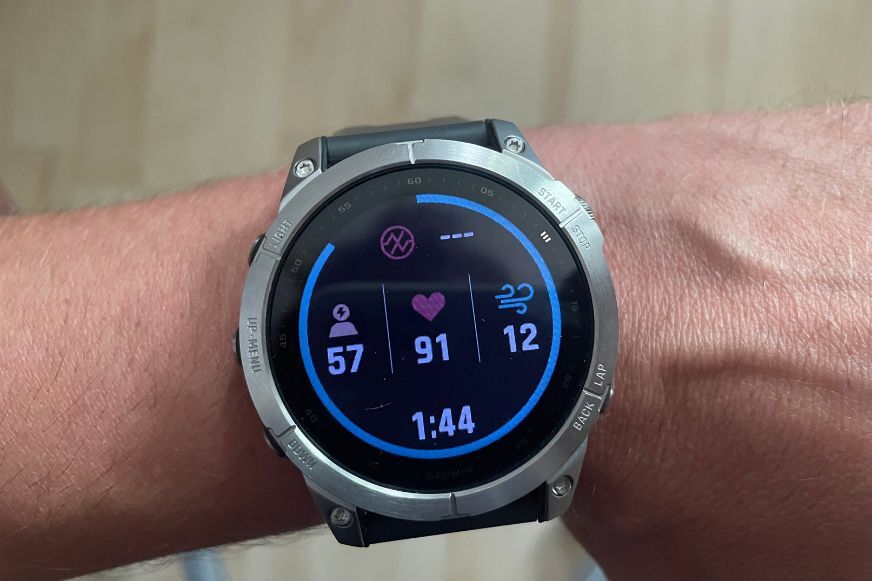 Man sieht den Health Snap Shot auf der Garmin Fenix 7.